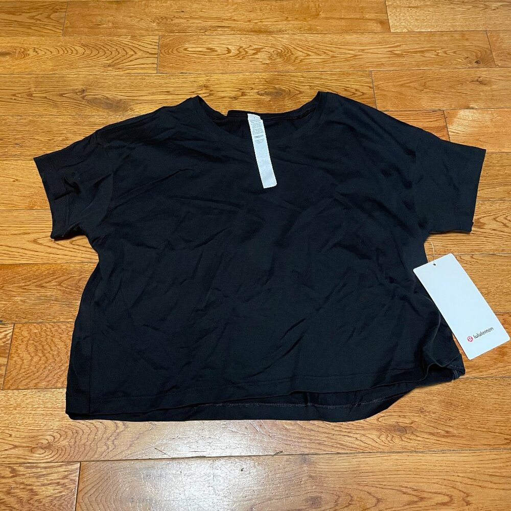 NWT Lululemon Cates Tee T-shirt Size 6 BLK Black